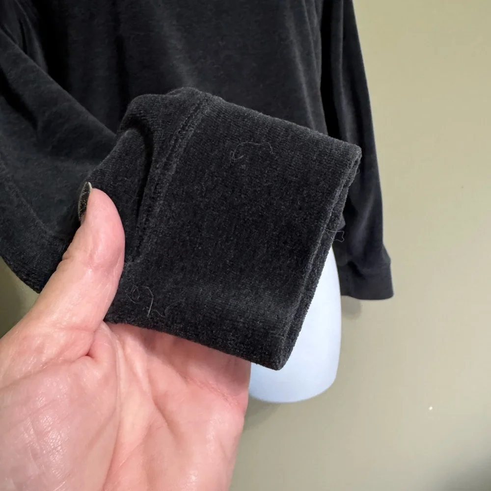 Lululemon Every‎ Moment Crew velour velvet sweatshirt in heathered black. Size 6